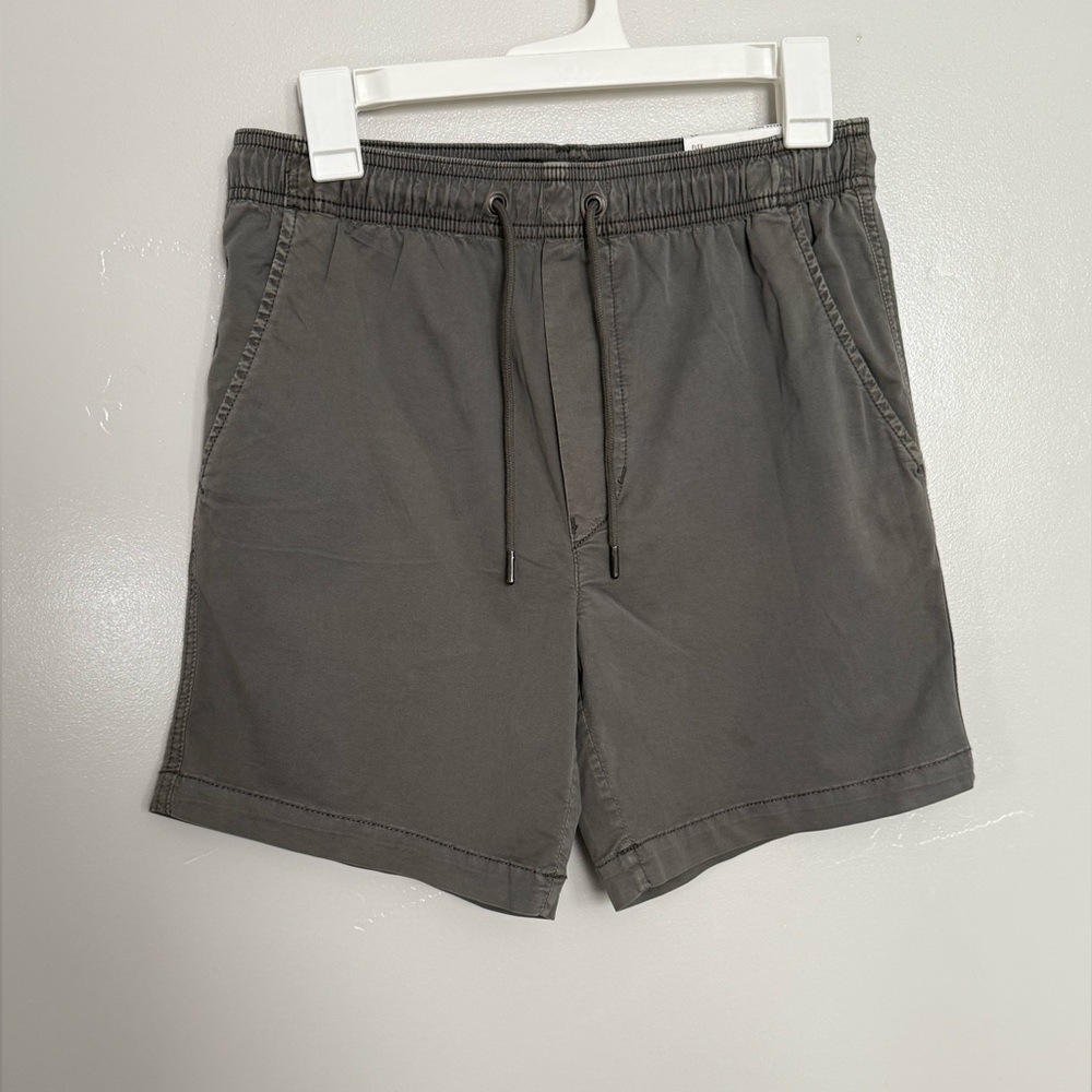 Men's American Eagle Gray Trekker Shorts. Size XS